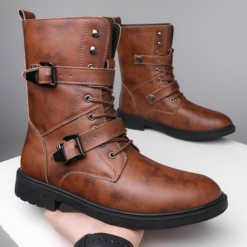 Μποτάκια Martin με υψηλό ύψος, στρογγυλή μύτη, δέρμα αγελάδας στην επάνω επιφάνεια, σόλα καουτσούκ