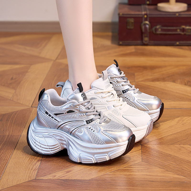 Női magasságot növelő sportcipő - felsőrész mikroszálas bőr, belső hálószövet, alacsony talp, fűző, PU vastag talp