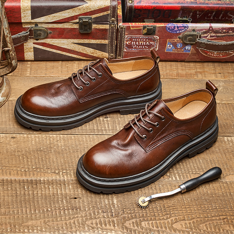 Vīriešu ādas zemas kurpes, pirmās kārtas liellopu āda, apaļa purngala, gumijas zole, papēža augstums 3–5 cm