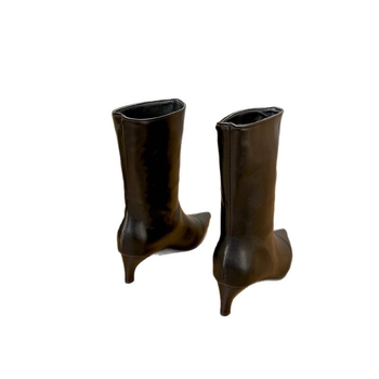 Martin zābaki – smailais purns, plāns papēdis, vidēja garuma šafts, PU augšdaļa, rāvējslēdzējs