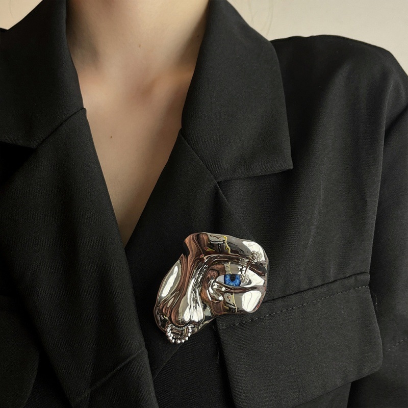 Broșă din aliaj cu finisaje electroplacate, dublă utilizare, lansare primăvara 2024