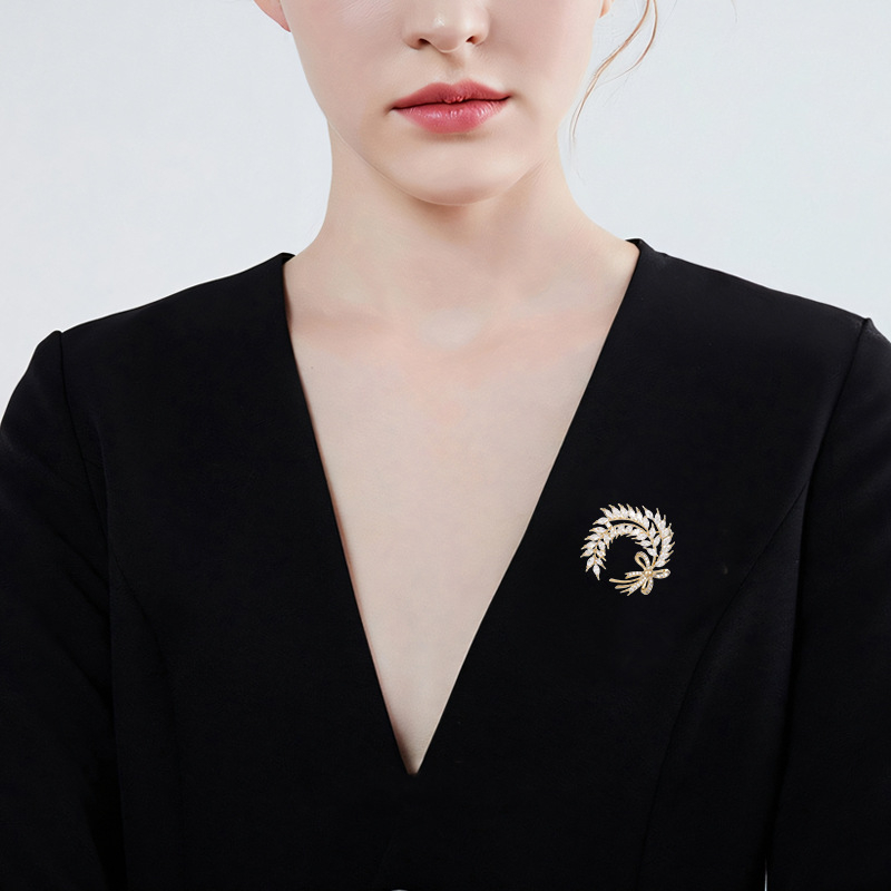 Broșă din aliaj de zinc, placare electrolitică, stil vedetă online, toamna 2025, model 515, decorativă și cadou.