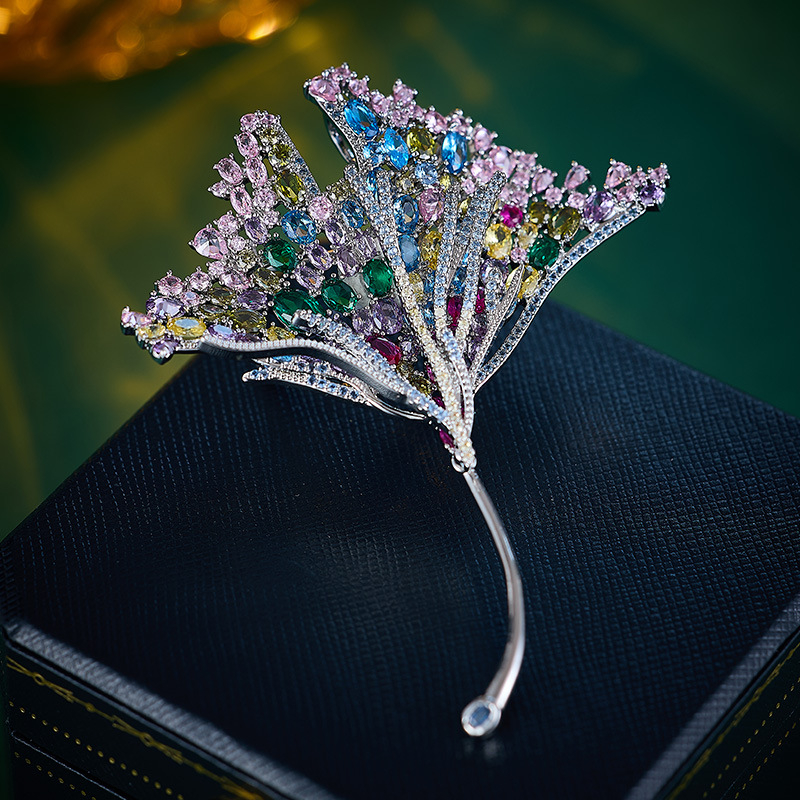 Broșă în formă de frunză pentru femei (cupru, în formă de frunză, placare galvanică, stil lux ușor, model M-345)