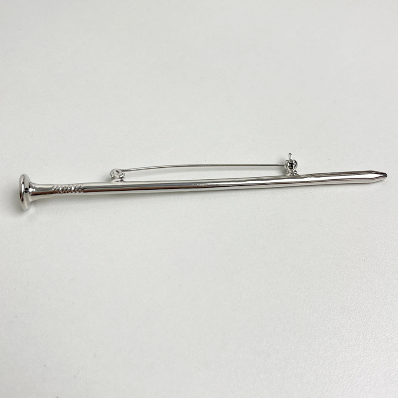 Ötvözetből készült bross nőknek — kettős használat, önvédelem, személyes trend, minimalist stílus