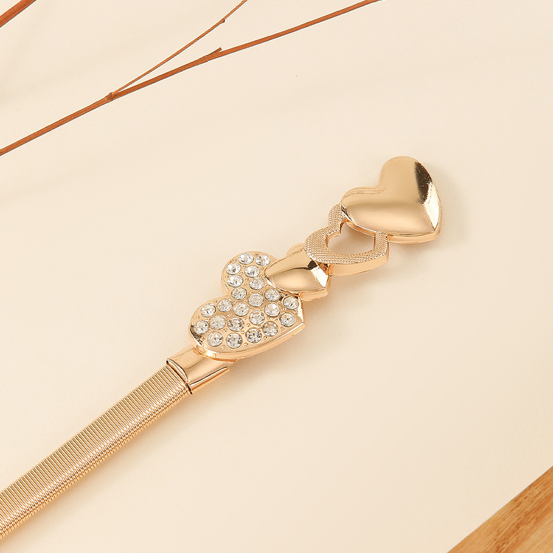 Brățară elastică de talie din metal cu cataramă în formă de inimă cu cristale – accesoriu pentru rochie, închidere cu cârlig, lățime standard (2–4 cm), placare electroplată