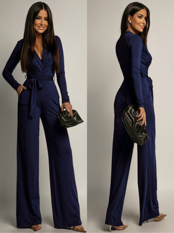 Ολόσωμη φόρμα από πολυεστέρα με βαθύ V ντεκολτέ, μακριά μανίκια, υψηλή μέση και φαρδιά παντελόνια.