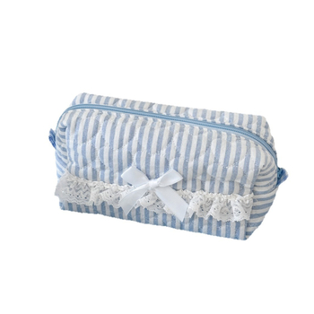 Дантелена козметична чанта с райета — лека и стилна за ежедневна употреба; памук; подплата полиестер.