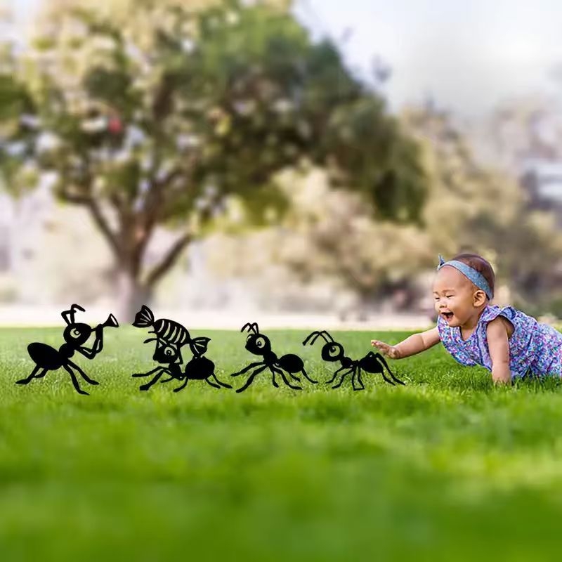 Figură decorativă metalică pentru grădină în formă de furnică, decor pentru gazon, stil minimalist modern, cod produs 20250905