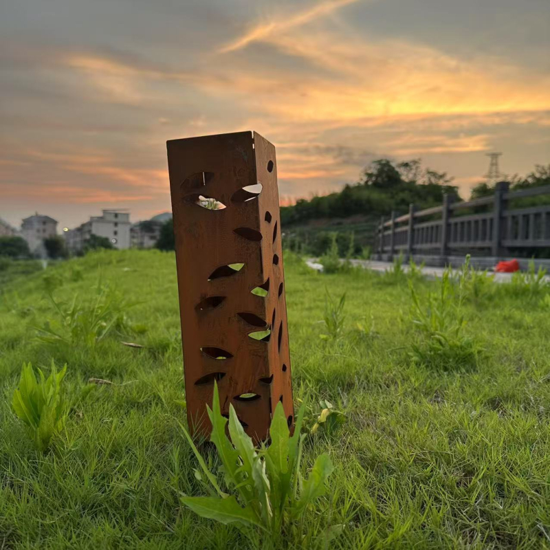 Coloană de lampă de grădină cu design de frunză — Fier, Minimalism modern, Potrivit pentru grădină sau curte, Ambalaj în cutie de carton