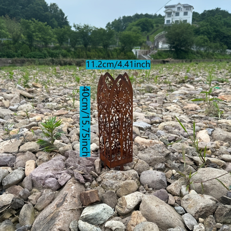 Geležinė sodo skulptūros stulpa su katedros viršūne, skirta išoriniam naudojimui