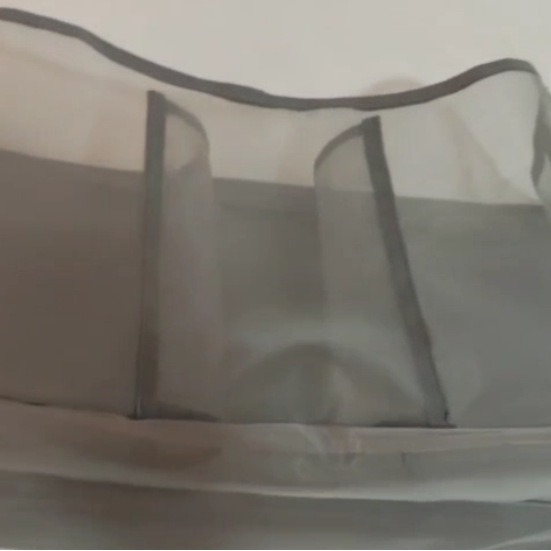 Kosmetinės dėžutė Harajuku stiliuje, nailono medžiaga, tinklinė vidinė kišenė, užtrauktukas uždarymas, talpa iki 20 L.