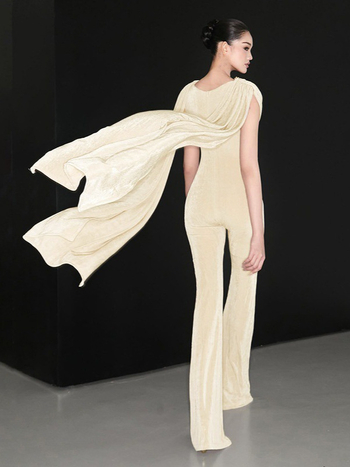 Ολόσωμη φόρμα χωρίς μανίκια, μέση μεσαίου ύψους, μακριά παντελόνια με ελαφρώς φαρδιά τελειώματα, πολυεστέρας-σπάντεξ, street style.