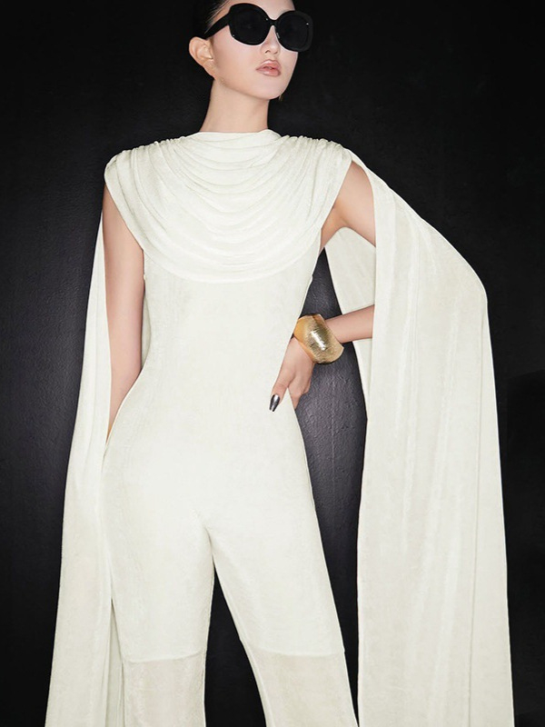 Salopetă fără mâneci, talie medie, pantaloni lungi ușor evazați, poliester-spandex, stil stradal.