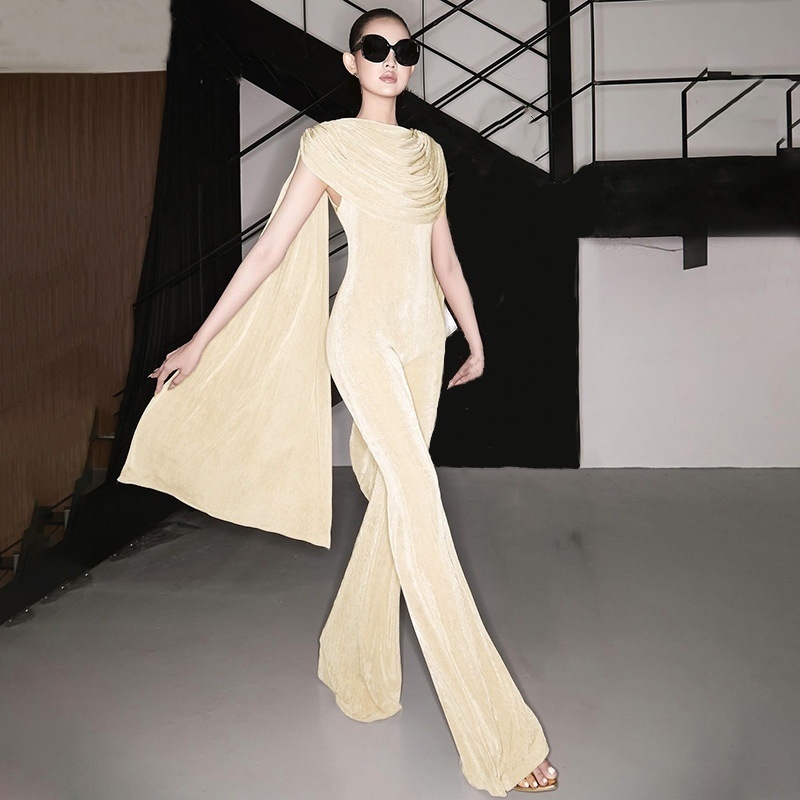 Salopetă fără mâneci, talie medie, pantaloni lungi ușor evazați, poliester-spandex, stil stradal.