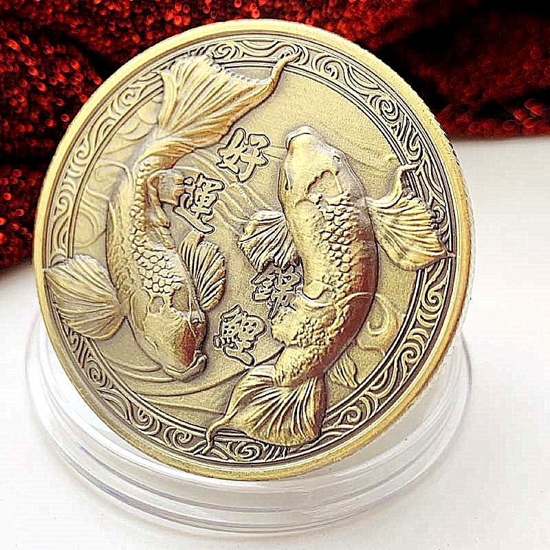 Koi žuvies giliai reljefinis medalionas, geležis, elektroplakavimas, dovanų dėžutė; Importo nėra, IP autorizacija nėra