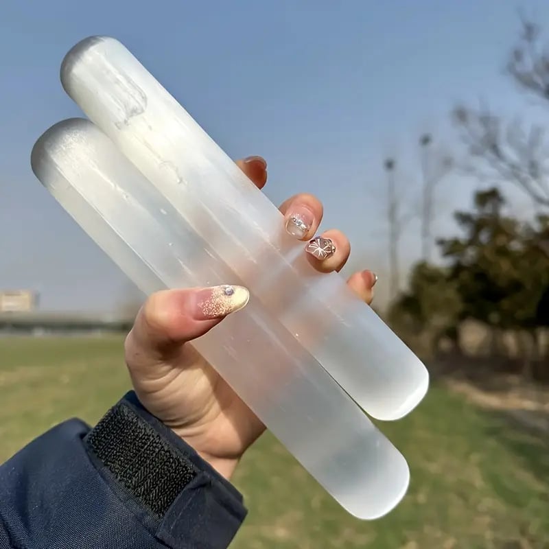 Kristály karkötő és nyaklánc kiállító állvány demagnetizáló rúddal, modern minimalist design, papírdobozos csomagolás