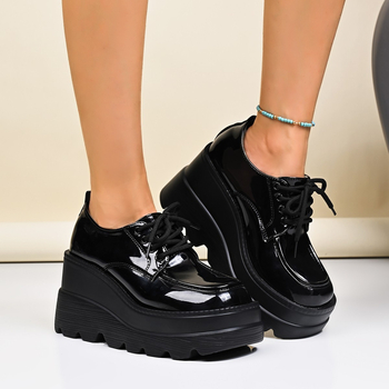 Dámske loafery s klinovitým podpätkom 6–8 cm, PU vrchný materiál, gumová podrážka, okrúhla špička, voľnočasový štýl