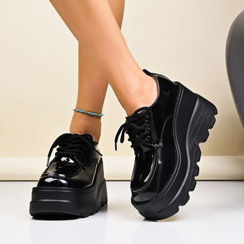 Dámske loafery s klinovitým podpätkom 6–8 cm, PU vrchný materiál, gumová podrážka, okrúhla špička, voľnočasový štýl