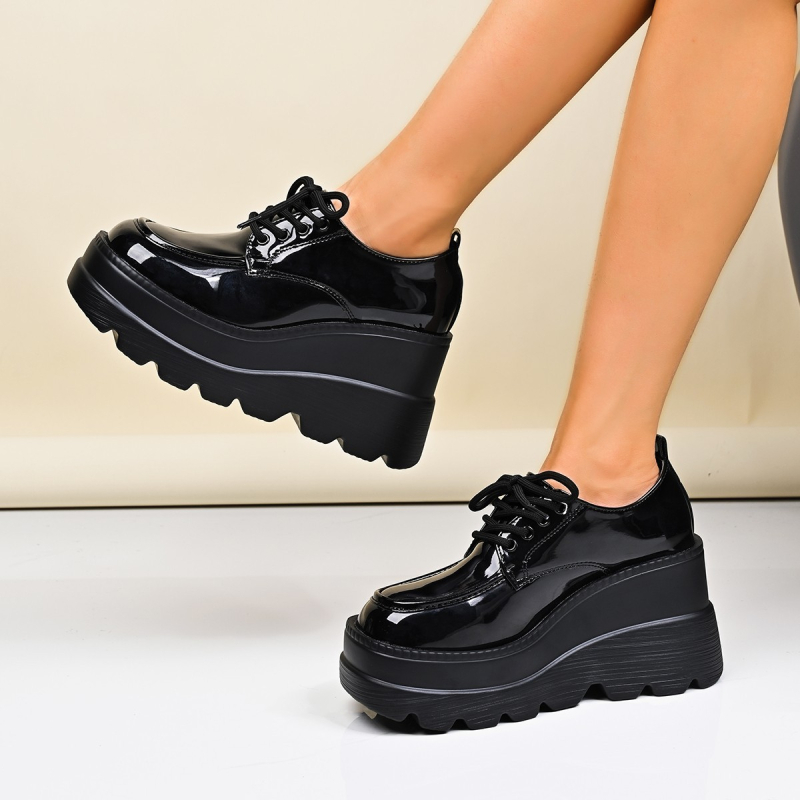 Dámske loafery s klinovitým podpätkom 6–8 cm, PU vrchný materiál, gumová podrážka, okrúhla špička, voľnočasový štýl