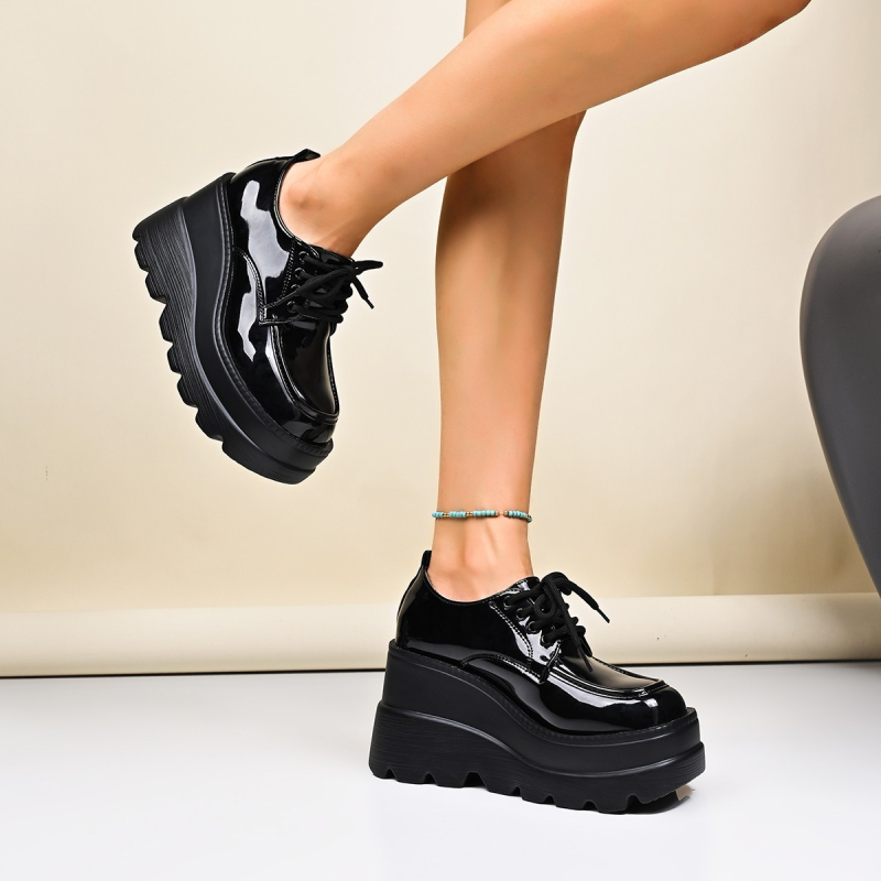 Dámske loafery s klinovitým podpätkom 6–8 cm, PU vrchný materiál, gumová podrážka, okrúhla špička, voľnočasový štýl