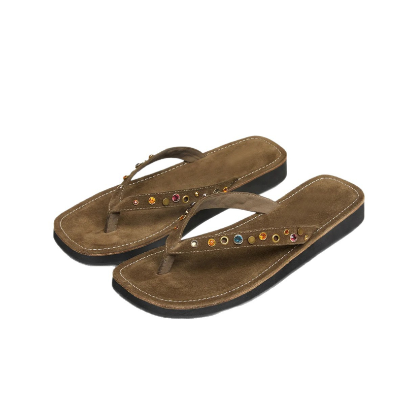 Sandale thong din piele de vită, partea superioară cu finisaj frosted, decor cu nituri cu cristale și talpă groasă din material compozit, stil coreean