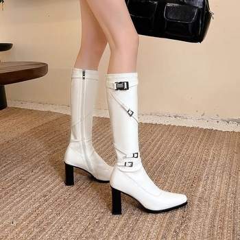 Martin batai su aukštu vamzdeliu, platus kulnas 6–8 cm, smaili nosis