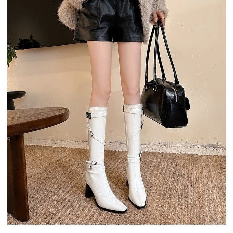 Martin batai su aukštu vamzdeliu, platus kulnas 6–8 cm, smaili nosis