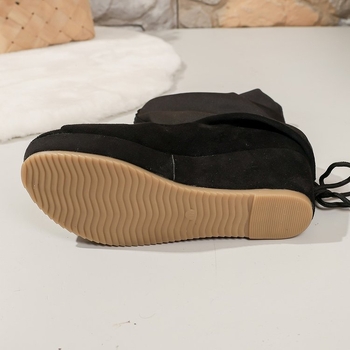 Σανδάλια με ένα λουρί – ανοιχτό δάχτυλο, επάνω μέρος από τεχνητό φλίς, καουτσούκ σόλα, χαμηλό τακούνι μέχρι 3 cm, φθινόπωρο 2025