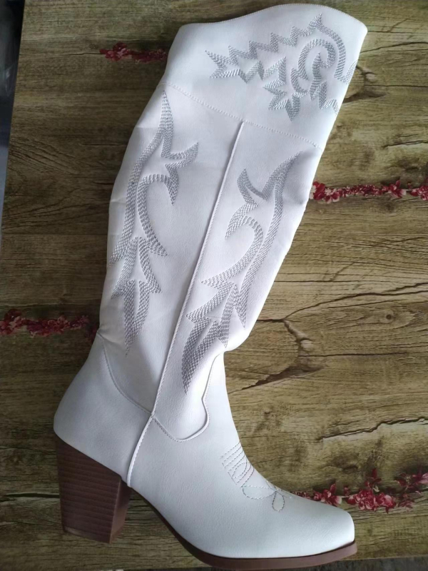 Cizme peste genunchi de tip cavaler, închidere pe lateral, vârf pătrat, toc înalt 6–8 cm, PU exterior, talpă din cauciuc