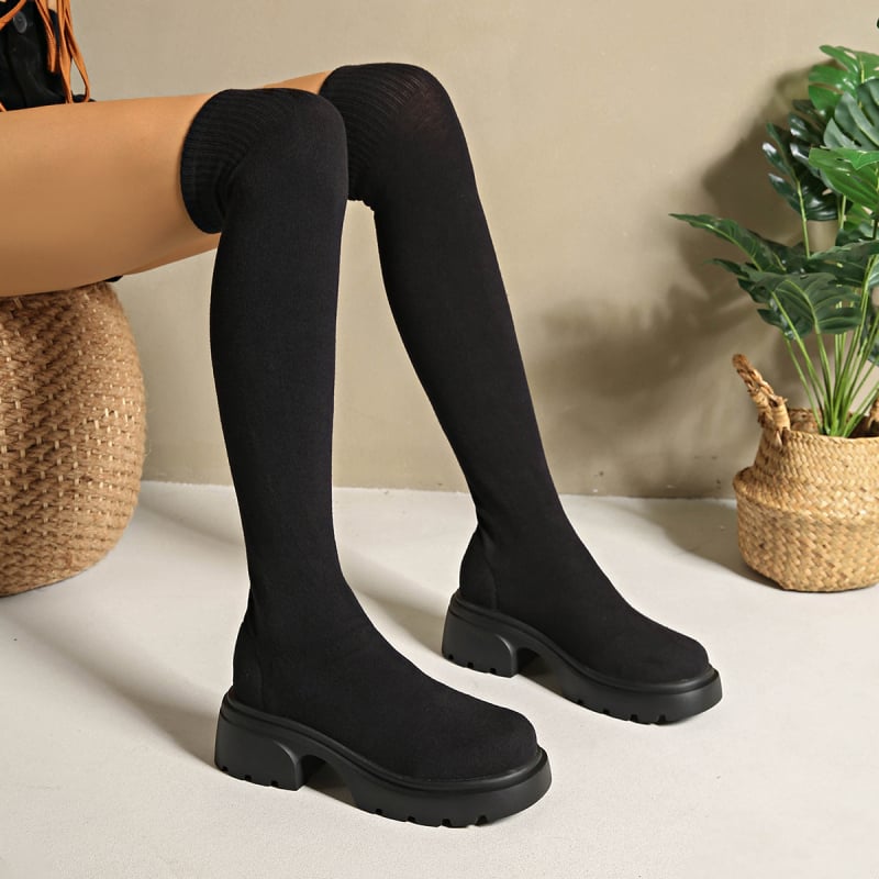 Slim bateliai virš kelių, apvalus pirštas, 6–8 cm storas kulnas, užsivelkamas, viršus iš audinio