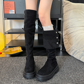 Riterių batai iš velūro, apvali nosis, storas kulnas 3–5 cm, virš kelių, su užtrauktuku gale