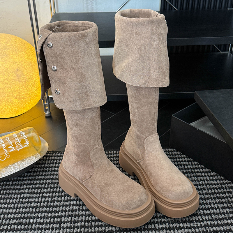 Riterių batai iš velūro, apvali nosis, storas kulnas 3–5 cm, virš kelių, su užtrauktuku gale