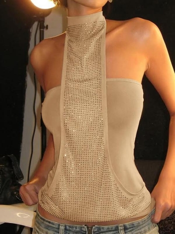 Halterio kaklo viršus su rhinestone dekoru - dryžuotas korduro audinys, laisvas kirpimas, pavasaris 2025