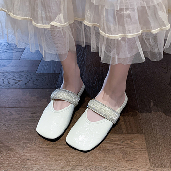 Γυναικεία PU επίπεδη σανδάλια με πλισέ λουρί, αναπνεύσιμη PU επάνω επιφάνεια, σόλα χύτευσης με έγχυση, καθημερινά παραθαλάσσια παπούτσια