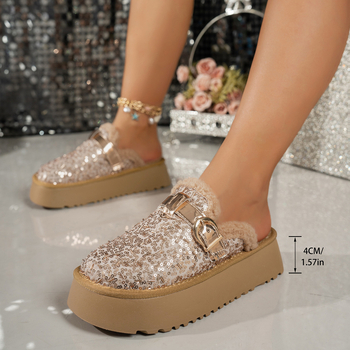 Sieviešu slip-on apaviem ar biezāku zoli, nubuk augšdaļa, apaļa purngals, vidēja augstuma papēdis 3–5 cm, mākslīgās kažokādas iekšējā zole, gumijas zole