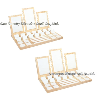 Asztali ékszeres állvány fából, egyszintű kiállító tálcával és tömörfa alap