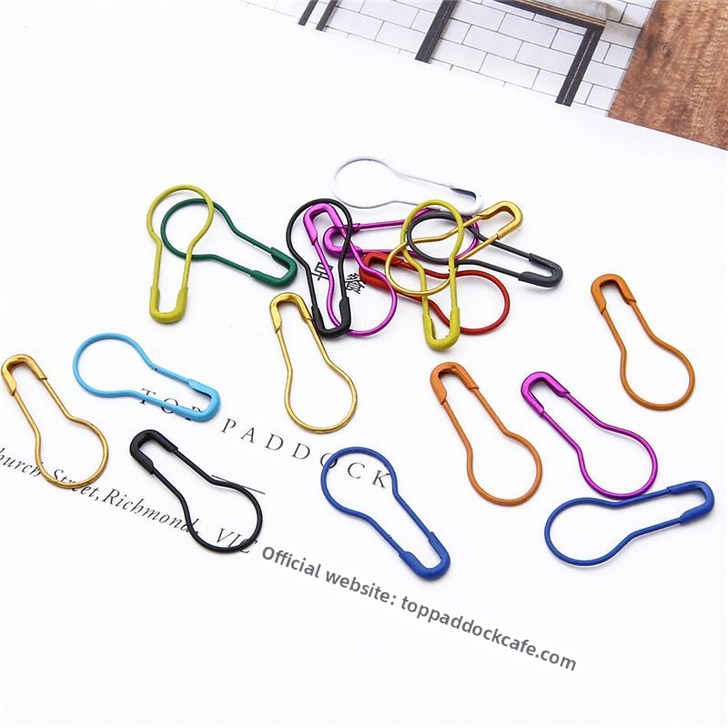 Kovový špendlík na etiketu oblečenia s hákom a zámkom, model Iný, kód produktu P5riKgyOT97GnjyGRN7meoQA53A=