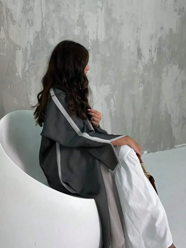 Abaja – musulmaņu pieticīgā ārējā apģērba, garā kleita ar batwing piedurknēm, spandex audums, preces numurs 6055, 2025. gada rudens