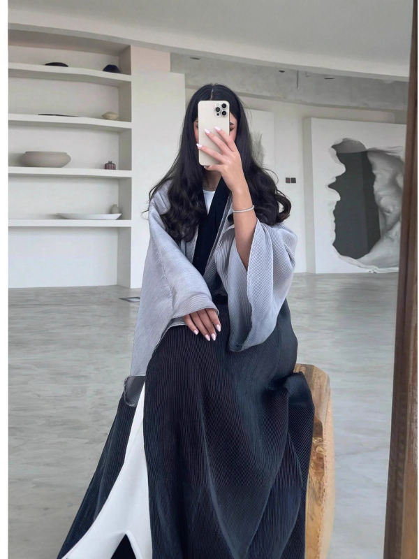 Garā plissētā spandeksa halāta ar batwing piedurknēm (Materiāls: Spandex; Plietse: Jā; Piedurknes: Batwing; Garums: Garš; Preces numurs: 6056)