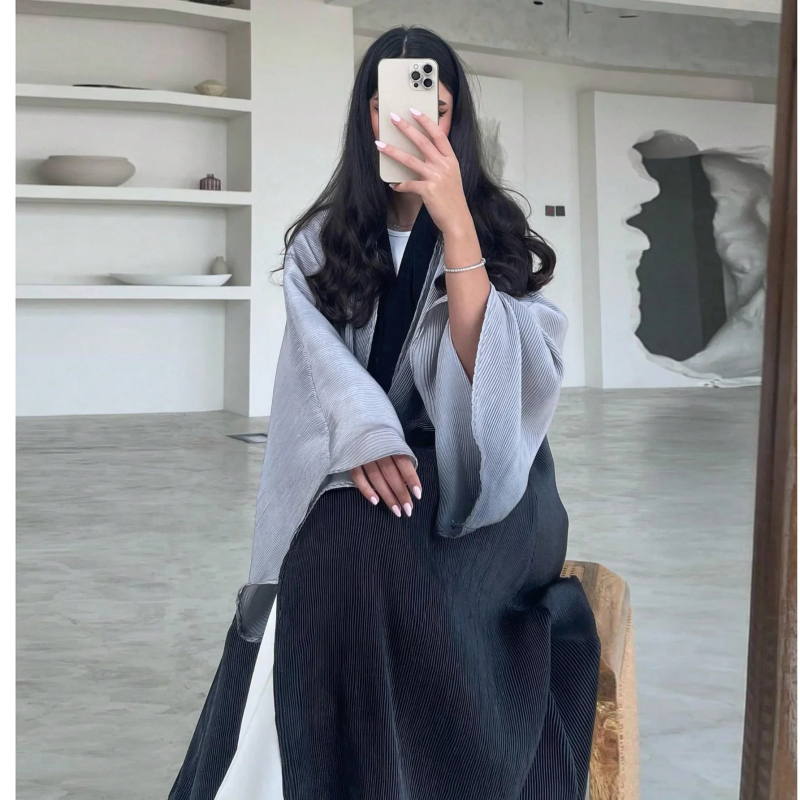 Garā plissētā spandeksa halāta ar batwing piedurknēm (Materiāls: Spandex; Plietse: Jā; Piedurknes: Batwing; Garums: Garš; Preces numurs: 6056)