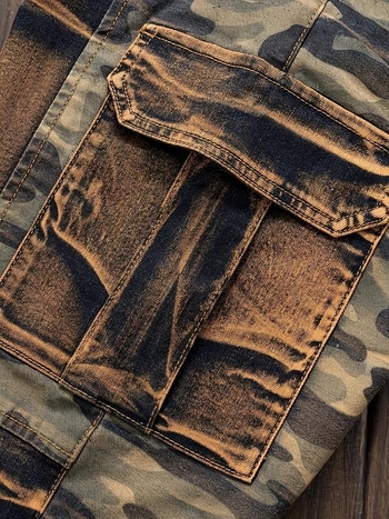 Мъжки дънки от деним с patchwork дизайн и камуфляжен принт - прав силует, ниска талия, цип