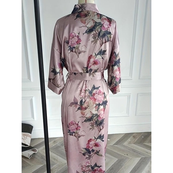 Γυναικεία κομψή εκτυπωμένη μακριά μανίκια ρόμπα ύπνου — Υλικό: Half-side Fleece; Κύριο ύφασμα: Βαμβάκι; Περιεκτικότητα βαμβάκων <30%; Λανσάρισμα άνοιξη 2025; Σεζόν: Άνοιξη