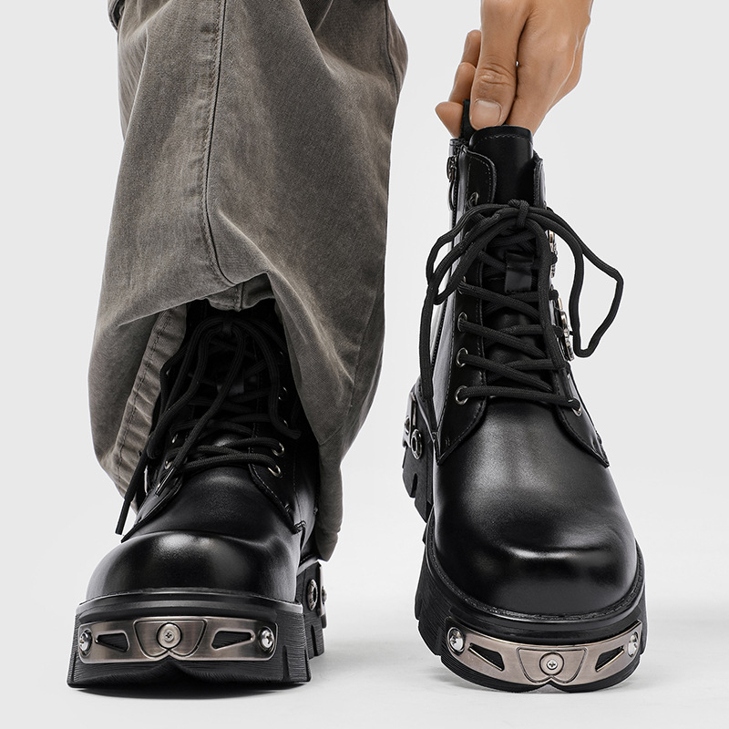 Bőr bokacsizma alacsony kivágással és vastag gumitalppal, kerek orr, oldalsó cipzár, magasság növelő dizájn