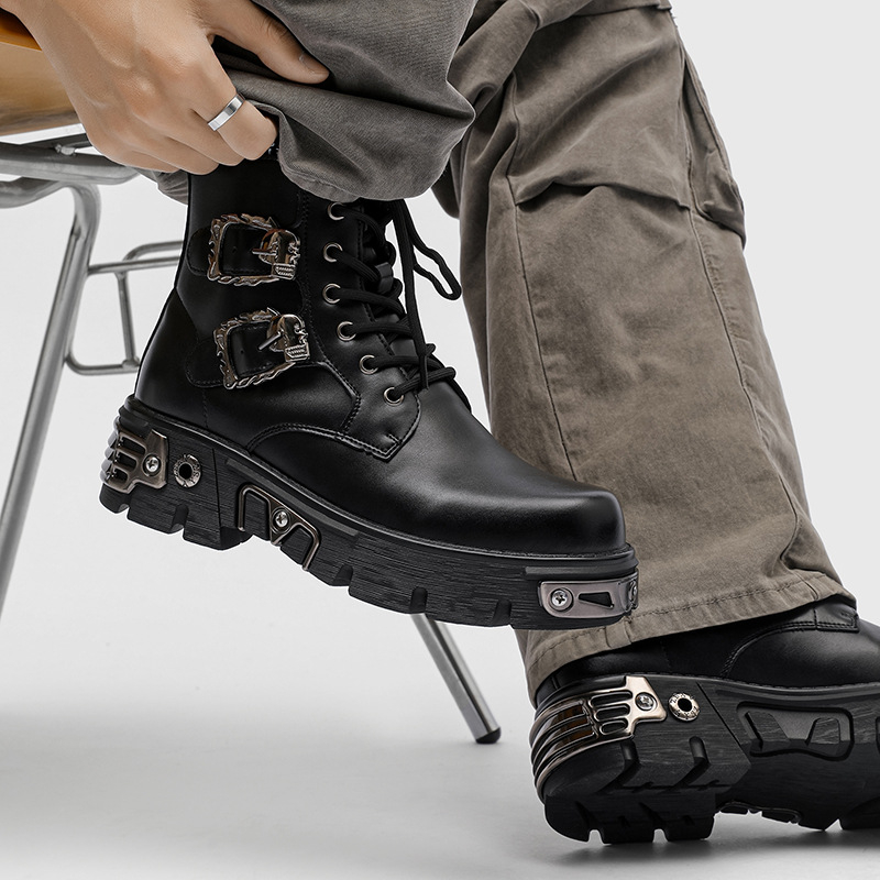 Bőr bokacsizma alacsony kivágással és vastag gumitalppal, kerek orr, oldalsó cipzár, magasság növelő dizájn