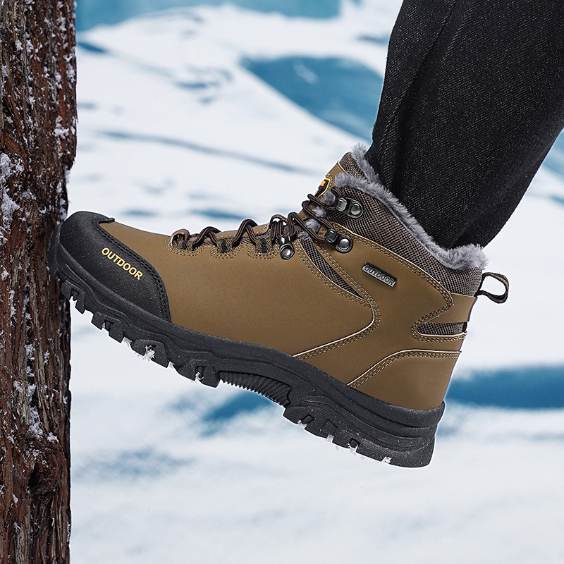 Férfi téli túrabakancs fleece béléssel, csúszásmentes talp, elöl fűzőzárás, gumi talppal