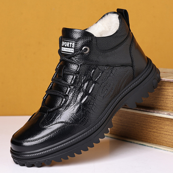 Ανδρικά χειμερινά μποτάκια από δέρμα κορυφαίας ποιότητας με παχιά επένδυση, πάνω μέρος από δέρμα κορυφαίας ποιότητας, σόλα καουτσούκ, στρογγυλή μύτη, με κορδόνια