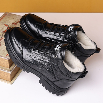 Ανδρικά χειμερινά μποτάκια από δέρμα κορυφαίας ποιότητας με παχιά επένδυση, πάνω μέρος από δέρμα κορυφαίας ποιότητας, σόλα καουτσούκ, στρογγυλή μύτη, με κορδόνια