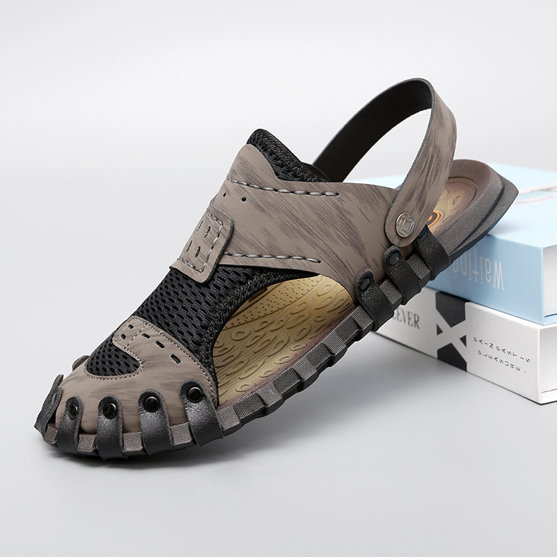 Férfi bőrszandálok – légáteresztő felső rész, belső hálószövés, slip-on elasztikus pánttal, gumírozott talppal, kültéri használatra