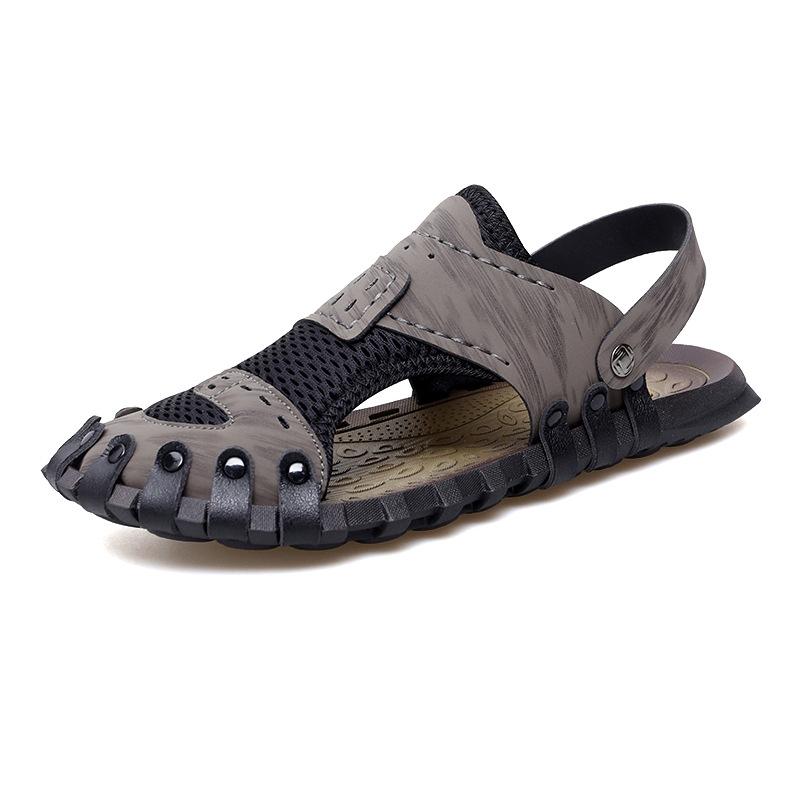 Férfi bőrszandálok – légáteresztő felső rész, belső hálószövés, slip-on elasztikus pánttal, gumírozott talppal, kültéri használatra