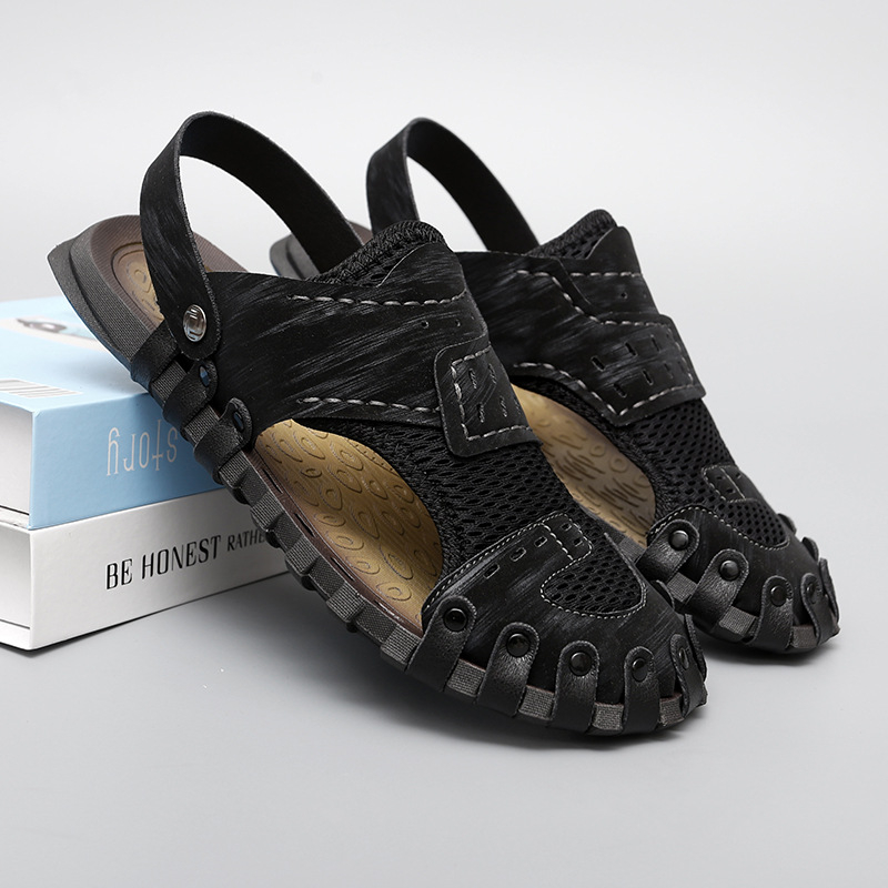 Férfi bőrszandálok – légáteresztő felső rész, belső hálószövés, slip-on elasztikus pánttal, gumírozott talppal, kültéri használatra